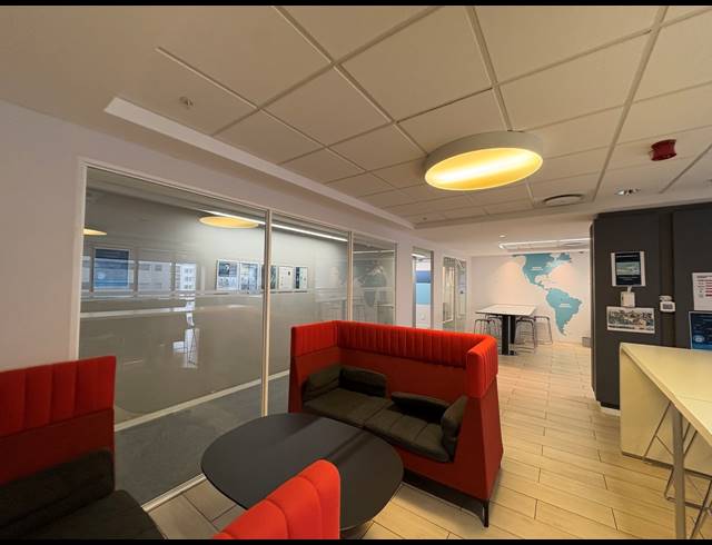 4,055M² OFFICE TO LET IN FORESHORE